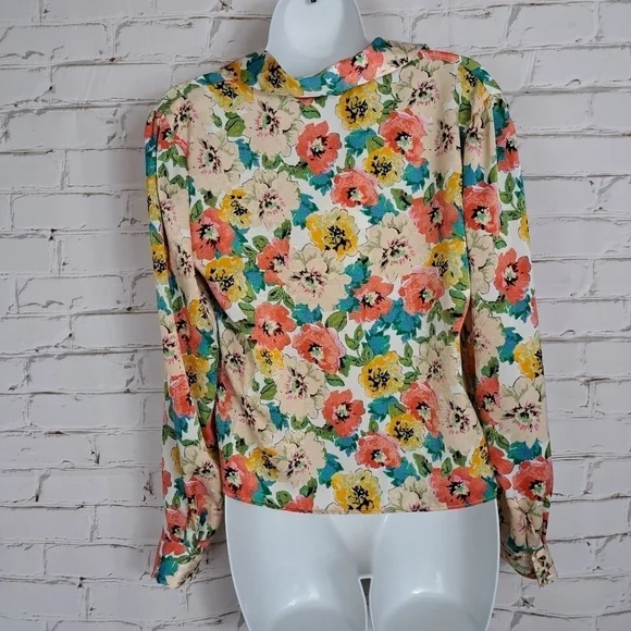 Zara Floral Cropped Button-Front Top in Multi-Color - Picture 6 of 9